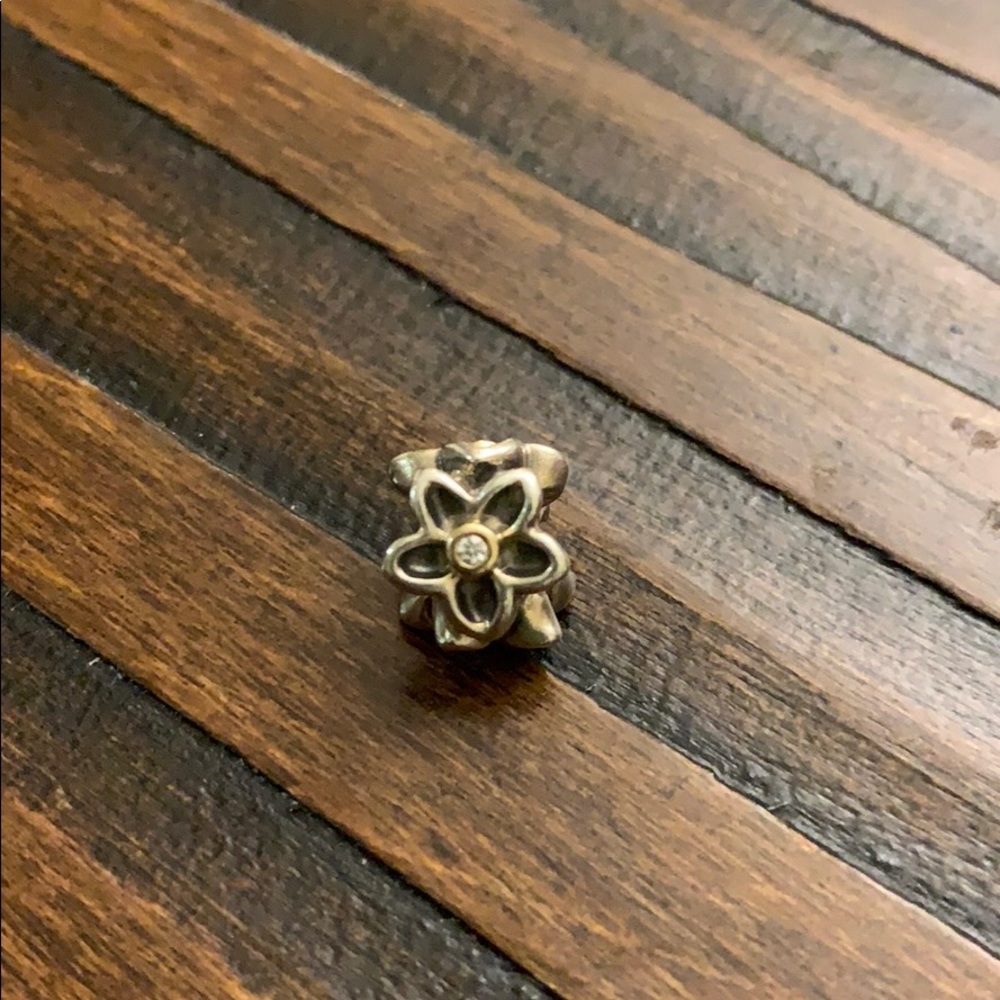 Discontinued pandora flower with diamonds